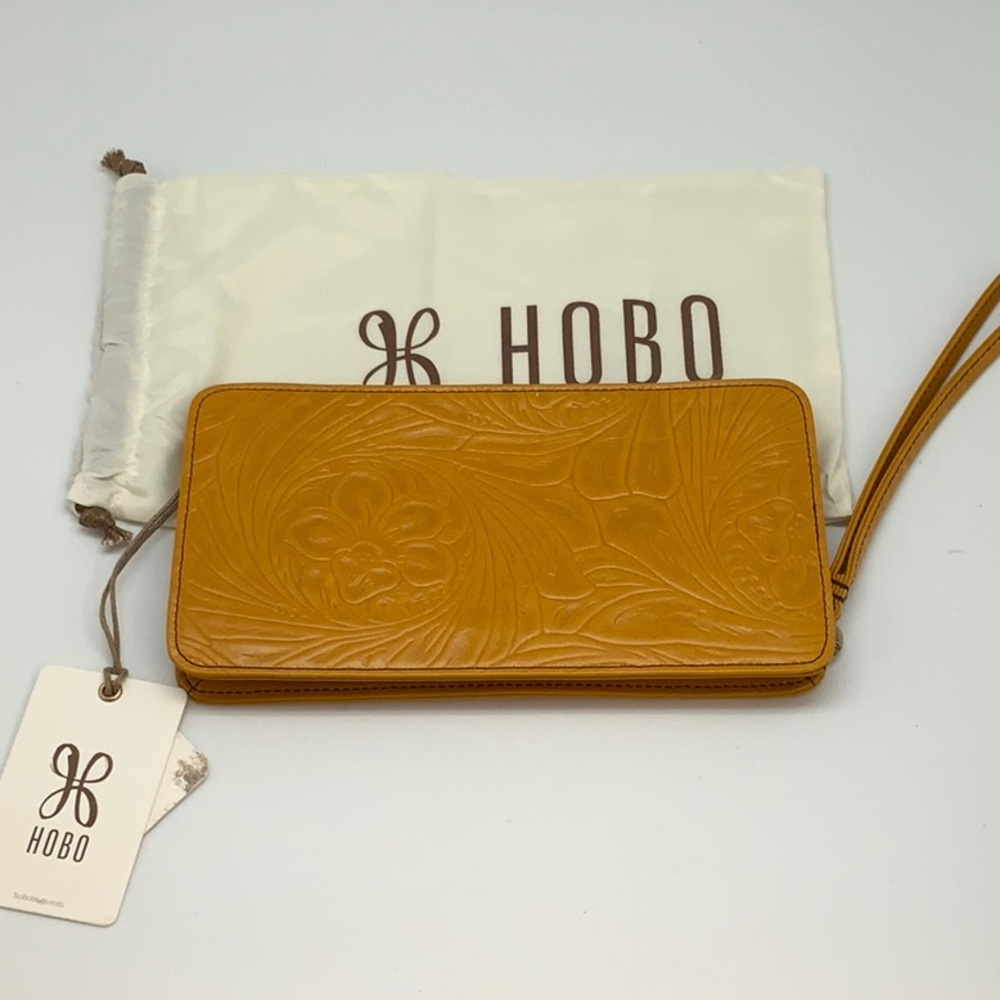 Hobo Leather Wristlet in Embossed Amber